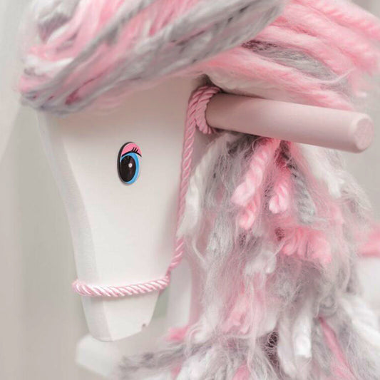 Cavalo Branco/Rosa com crina malhada