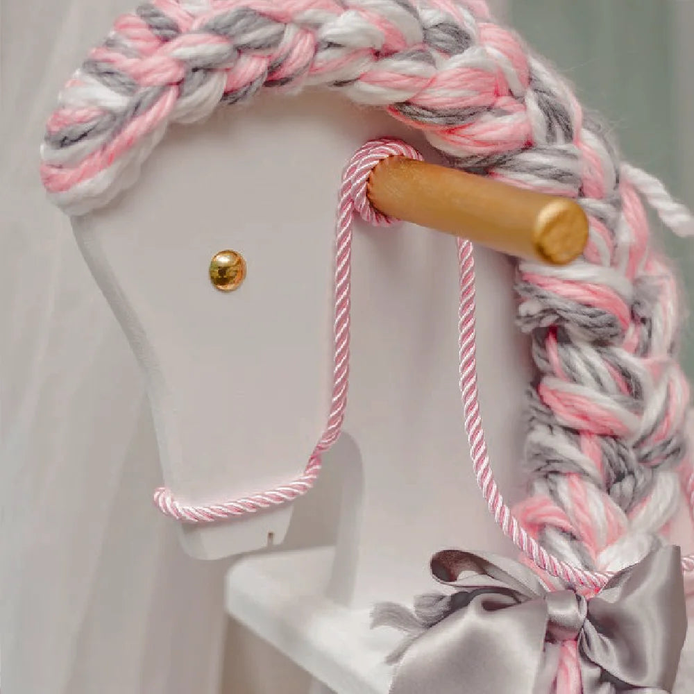 Cavalo Branco/Rosa/Dourado com Crina e rabo entrançado